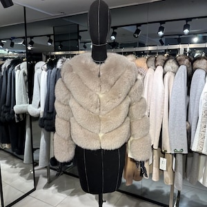 Women Fur Coat with Real Fox Fur Luxury Women Jacket Detachable Sleeve Women’s Winter Coats