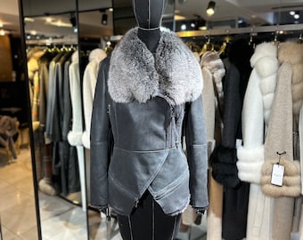 Casaco feminino de pele de carneiro genuína com gola de pele de raposa verdadeira – Casaco de luxo, presente sofisticado para mulheres.