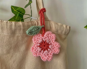 Etiqueta para bolso de flor de cerezo a crochet: llavero de flor de cerezo hecho a mano