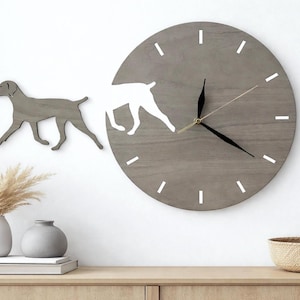 Weimaraner-Hunde-Wanduhr aus Holz – Grauwalnuss-Finish
