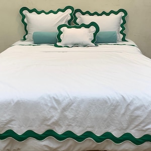 400 TC White Cotton Sateen Hotel Stitch Duvet Cover Set in Applique Scalloped Edge 1 Duvet Cover and 2 Pillow Sham Cover