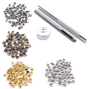 Könnte beinhalten: Ein Satz Metallnieten in Silber, Gold und Bronze, mit einem Werkzeug zum Setzen der Nieten. Das Set beinhaltet ein Werkzeug zum Stanzen von Löchern in Leder oder Stoff, ein Setzwerkzeug und eine Vielzahl von Nieten in verschiedenen Größen.