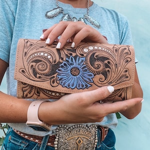 Cartera de cuero repujado floral occidental