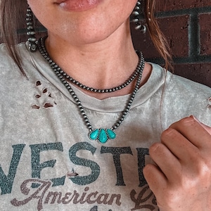 Collar navajo de perlas y piedras turquesas