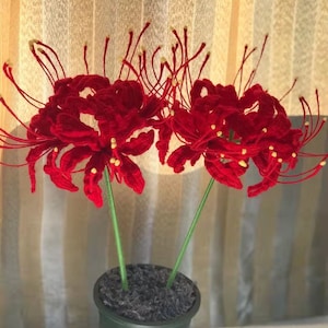 Gehäkelte Tagundnachtgleiche Blume, handgemachte gestrickte Blume, gestrickte Lycoris Blume, Lycoris Blumenstrauß, gehäkelte Blumen, Wohnkultur