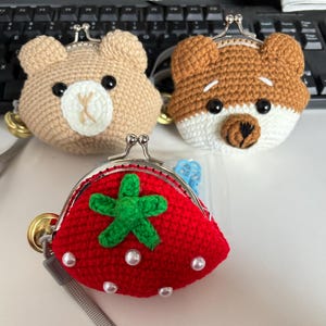 Gehäkelte Geldbörse, Erdbeerbär Hund Geldbörse, handgemachter Erdbeeranhänger, handgemachte Tasche, handgemachte Tasche, niedliches Geschenk, Kindergeschenke