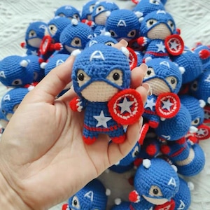 Gehäkelter Schlüsselanhänger, Häkelpuppe, Puppenschlüsselanhänger, Taschenanhänger gehäkelt, süßes Geschenk (mit Schlüsselanhänger)