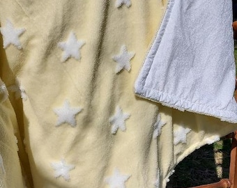 Sterne Gelb Fleece Krabbeldecke