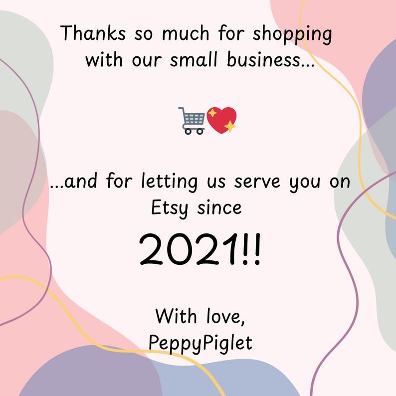 Puede incluir: Gr&aacute;fico con texto: "Muchas gracias por comprar en nuestra peque&ntilde;a empresa... y por dejarnos servirle en Etsy desde 2021!! Con amor, PeppyPiglet." Fondo con colores pastel e icono de carrito de la compra y coraz&oacute;n.