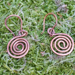 Paar moderne Beltaine SPIRAL-oorbellen koperdraad