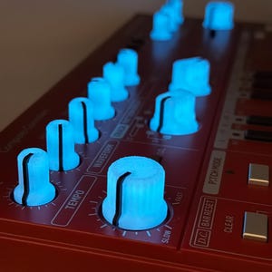 Behringer TD-3 / RD-6 Pro Synth Knob Packs – 4 or 8, Two-Tone Glow Designs