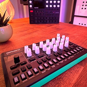 Roland AIRA Compact Knob Set – 4 knobs for S-1, J-6, T-8 and P-6