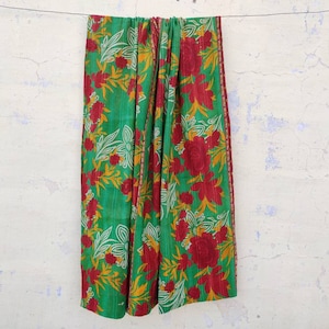 Vintage Floral Kantha Quilt: Handmade Recycled Blanket