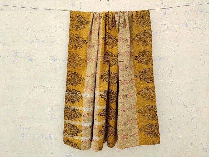 Vintage sari Kantha Quilt Indian kantha blanket and throw, Bedspread Reversible Kantha Throw Hand stitched Quilt Indian Quilt Handmade image 4