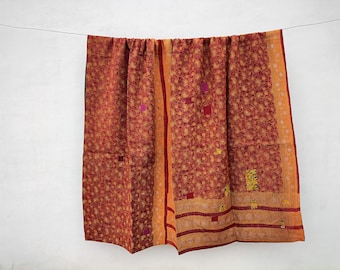 手縫いのヴィンテージカンタキルト：リバーシブルフローラルサリー