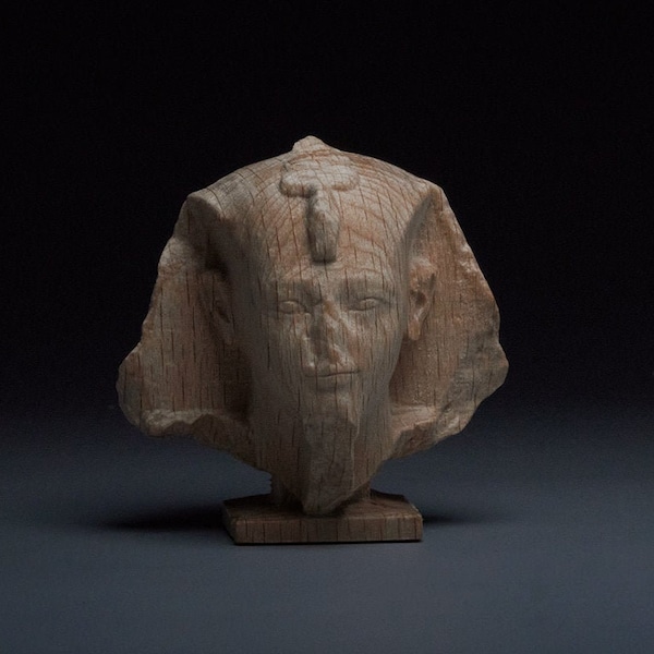 Statue en bois du pharaon égyptien. Art égyptien.sculpture sur bois.Figurines