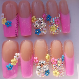 Unghie finte con punta francese rosa / Fiori 3D / Unghie scintillanti con strass / Unghie lunghe quadrate / Pronte per la spedizione