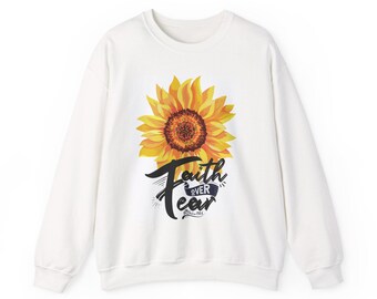 Sudadera con cuello redondo y estampado floral inspirador "Felicidad sobre el miedo" de Sunflower