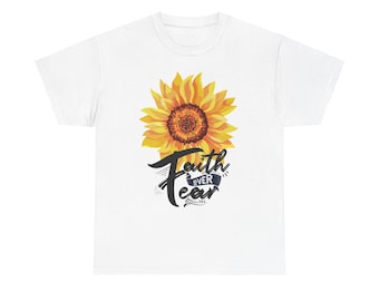 Camiseta "Felicidad sobre el miedo" con girasoles / Camiseta floral con textos inspiradores
