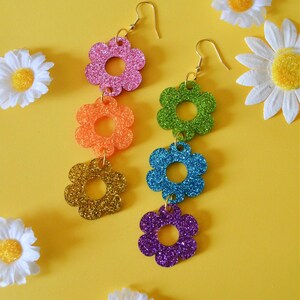 Acrylic Glittery Flower Power Daisy Chain 60s 70s Dangle Retro Statement Earrings