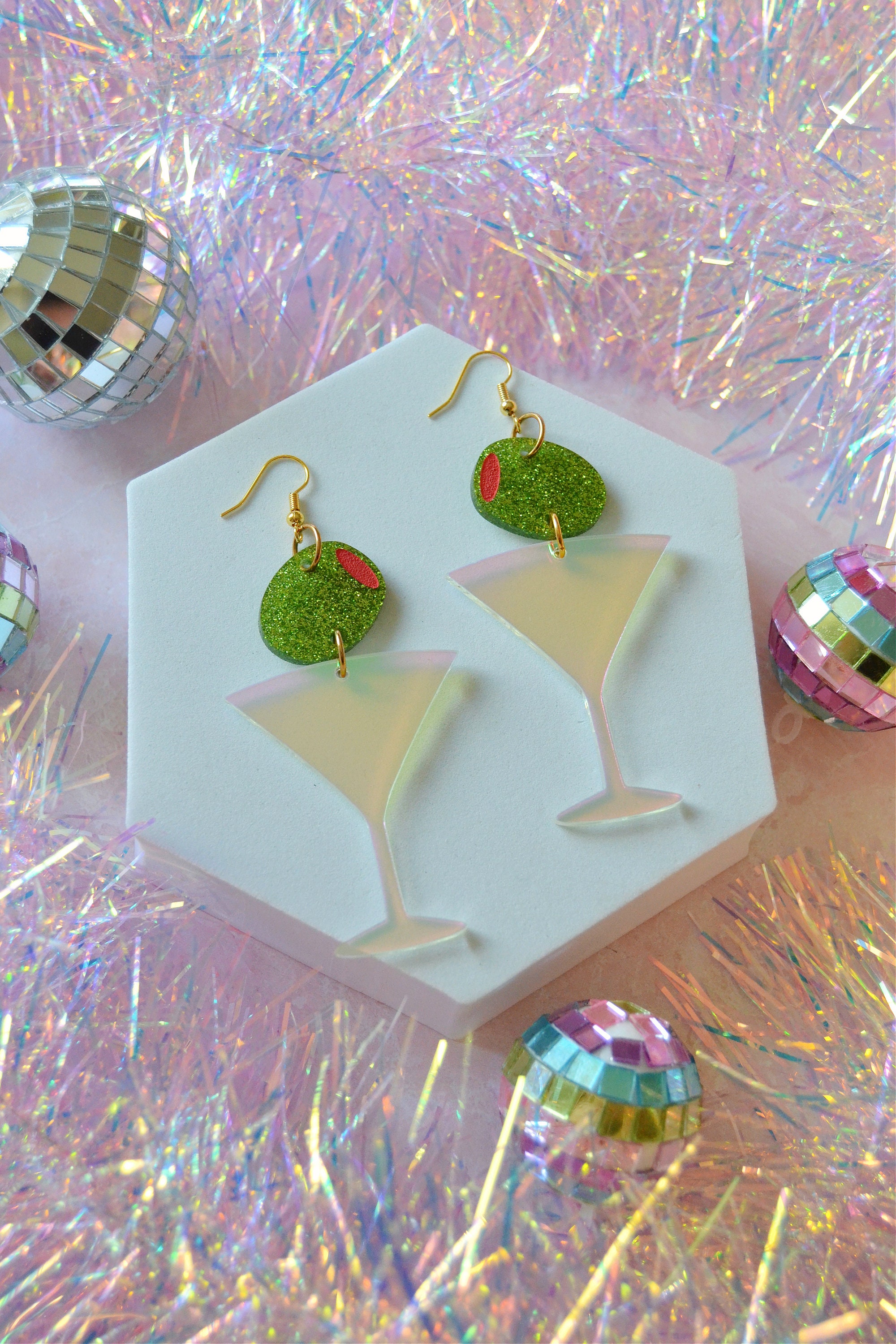Orecchini pendenti in acrilico Dirty Dry Martini Glittery Olives iridescenti Cocktail Party Glass