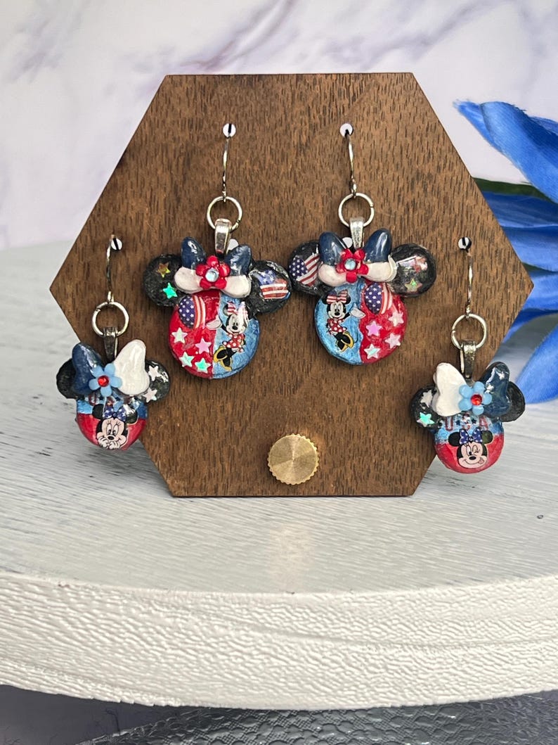 Minnie Mouse 4th of July silver choice of medium or small Disney holiday fashion Independence Day earrings. bild 1