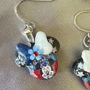 Minnie Mouse 4th of July silver choice of medium or small Disney holiday fashion Independence Day earrings. bild 8