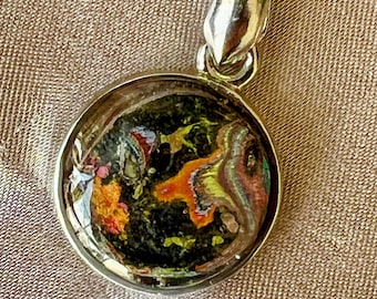 Cadillac Ranch Fordite Jewelry: Hypoallergenic Black Choker/Sterling Silver Necklace With Pendant.