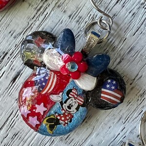 Minnie Mouse 4th of July silver choice of medium or small Disney holiday fashion Independence Day earrings. bild 4