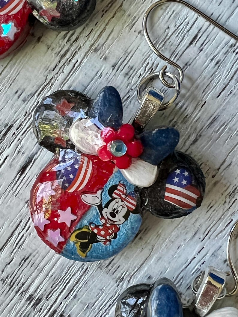 Minnie Mouse 4th of July silver choice of medium or small Disney holiday fashion Independence Day earrings. bild 4