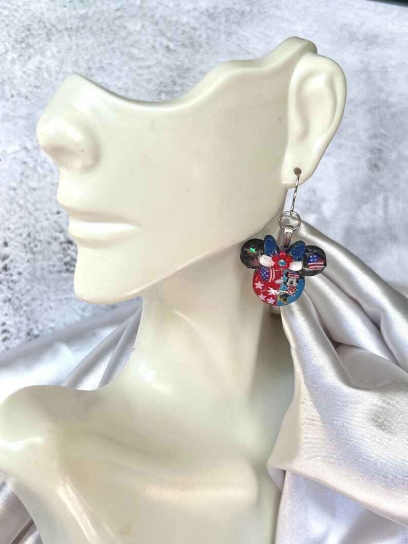 Minnie Mouse 4th of July silver choice of medium or small Disney holiday fashion Independence Day earrings. bild 7