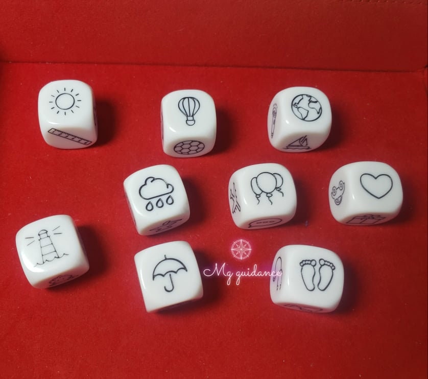 9 Dés Divinatoires