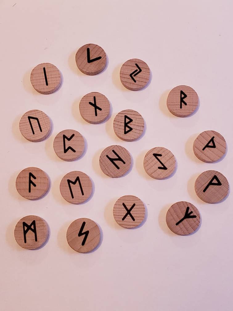 24 Runes en Bois