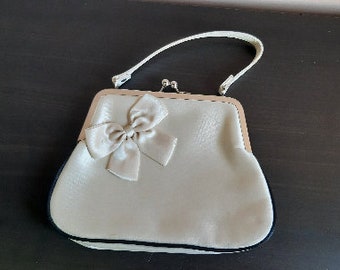 Elegante Off White Satin Tasche, Perfekt für Hochzeiten, Partys und besondere Anlässe