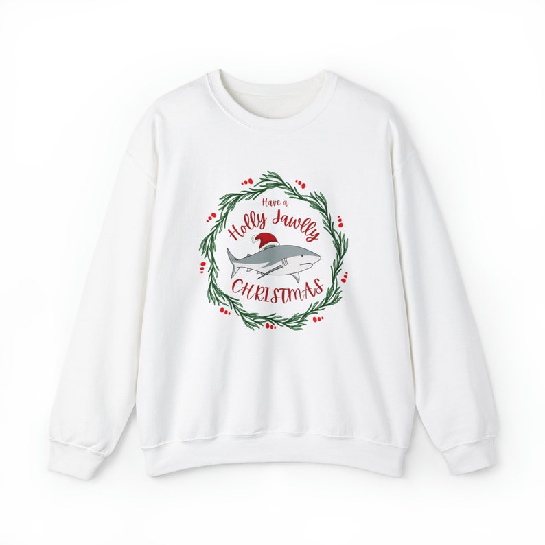 Sudadera de Navidad de tiburón, Navidad de Holly Jawly, cuello redondo de Navidad de tiburón, suéter feo de tiburón, regalo para los amantes de los tiburones, suéter de tiburón divertido imagen 2