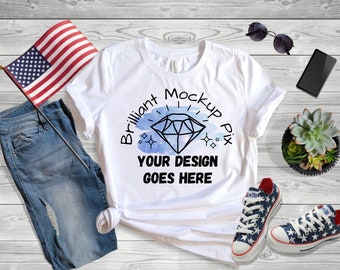 Maqueta del 4 de julio / Bella Canvas 3001 Blanco / Bella Canvas Mockup / Bella Canvas 3001 Camisa Mock Up / Maqueta de Estilo de Vida Modelo / Bandera Americana