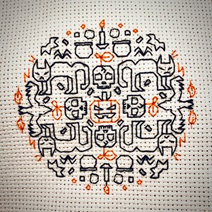 Mini Halloween Blackwork-mönster: Läskiga och söta ornament PDF bild 3