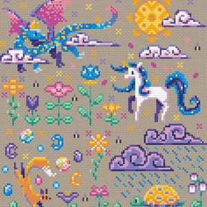 Puede incluir: Un patr&oacute;n de punto de cruz que representa una escena fant&aacute;stica con un drag&oacute;n azul y rosa, un unicornio blanco, un sol amarillo, una nube morada con lluvia, un zorro, una tortuga y varias flores y otros detalles.