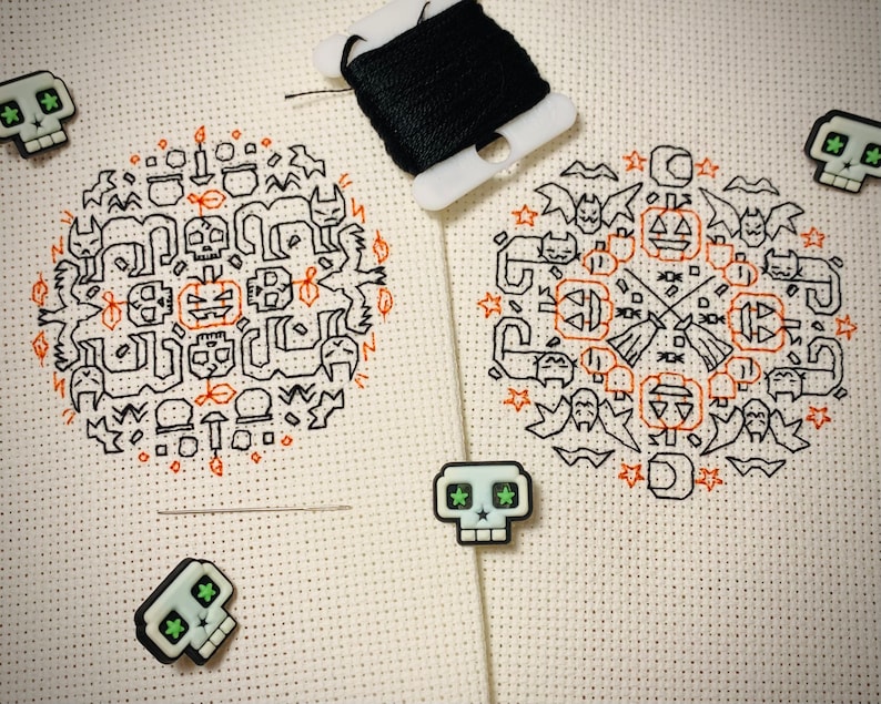 Mini Halloween Blackwork-mönster: Läskiga och söta ornament PDF bild 1