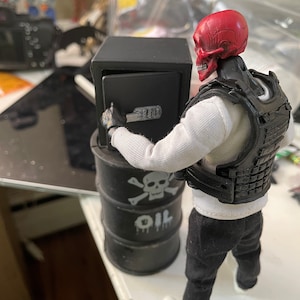 Caja fuerte 1:12 con puerta funcional.