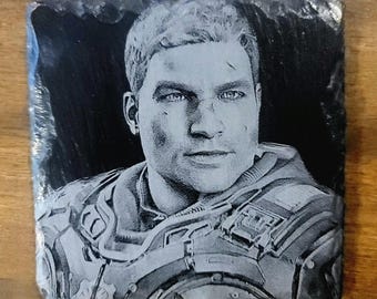 Gears of War - JD Fenix lasergraverad skifferunderlägg