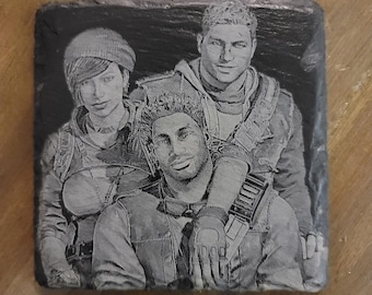 Posavasos de pizarra con grabado láser de JD/Kait/Del de Gears Of War