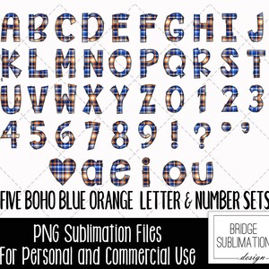 Op de afbeelding: Een set blauwe en oranje geruite letters en cijfers, inclusief een hart, in een distressed stijl. De letters en cijfers zijn in een vetgedrukte, blokletter. De tekst "FIVE BOHO BLUE ORANGE LETTER & NUMBER SETS" staat onderaan de afbeelding. De tekst "PNG Sublimation Files" staat daaronder, en de tekst "For Personal and Commercial Use" staat daaronder. De tekst "BRIDGE SUBLIMATION design- " staat in de rechterbenedenhoek van de afbeelding.