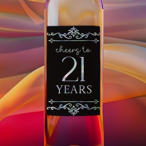 Druckbares 21. Geburtstagsgeschenk für ihre Flasche Weinetikett - Meilensteinwein druckbar - Prost auf 21 Jahre Geschenk Schwarz irisierendes Regenbogen Etikett