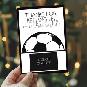 Fußballcoach Geschenkkartenhalter druckbar - Dankeschön Trainer Geschenkkartenhalter Wortspiel - Fußballcoach Geschenk vom Team - Punny Fußball Geschenkkartenhalter