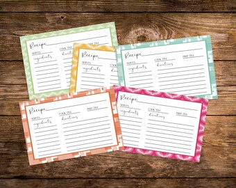 以下が含まれることがあります： 幾何学模様のカラフルなレシピカード4枚。各カードには、「分量」、「材料」、「調理時間」、「手順」、「準備時間」のセクションがあります。