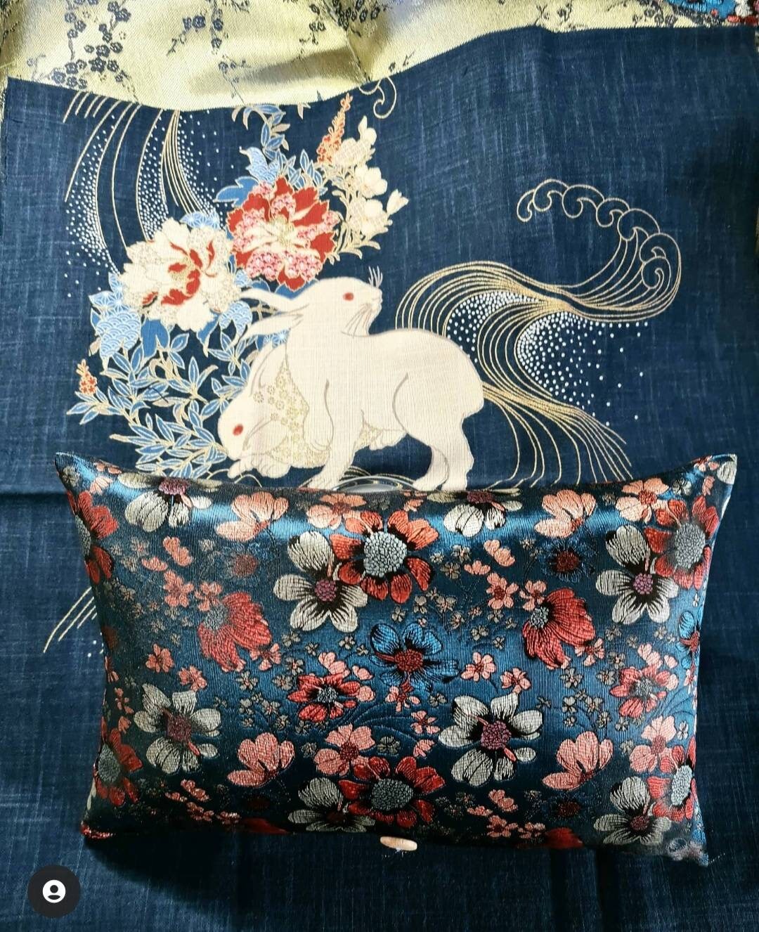 Petit Coussin Décoratif Brocart Floral Bleu