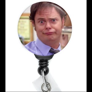 The Office Dwight Schrute - Bobine de badge rétractable avec grimace avec clip pour balançoire et cordon de 36 pouces