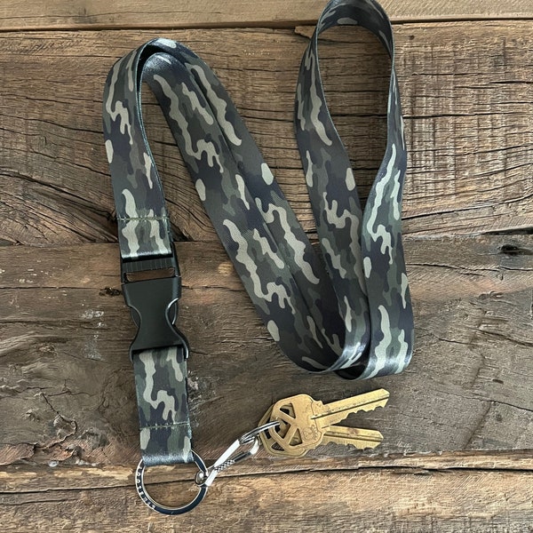 Camo Lanyard with Buckle and Flat Ring