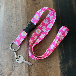 Pink Daisy Lanyard with Buckle and Flat Ring, Perfect floral design for Spring and Summer.
